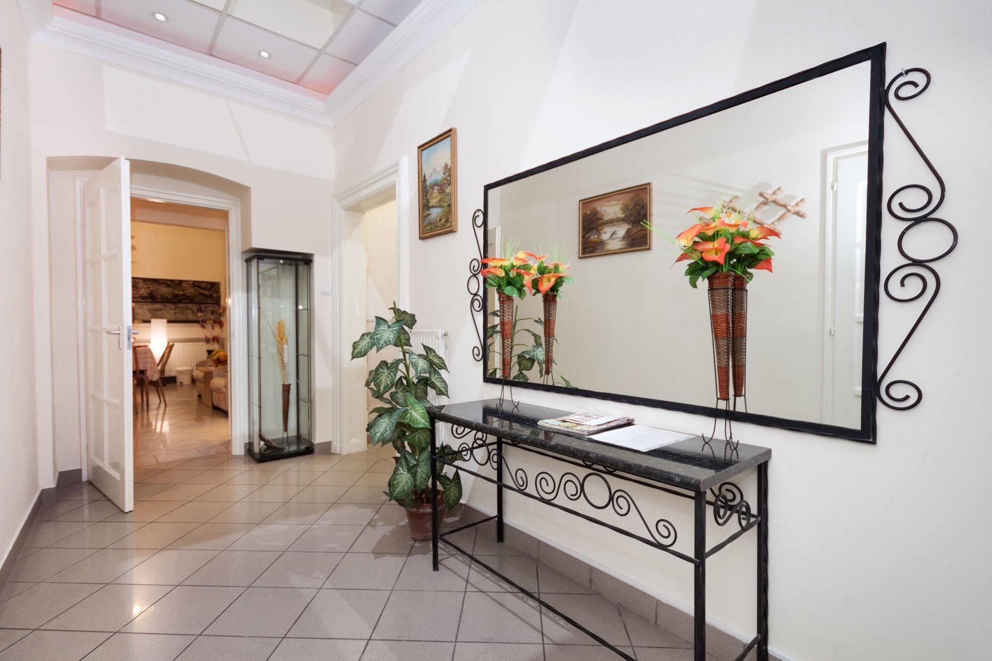 Like Home - City Center - Style Apartment Budapest Luaran gambar